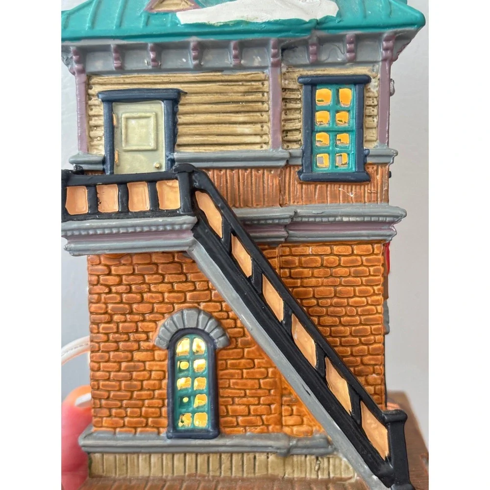 Vintage Caddington West End Depot Christmas Village Lighted Train Station‎